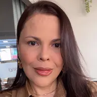 Cris, intérprete de Libras (MG)